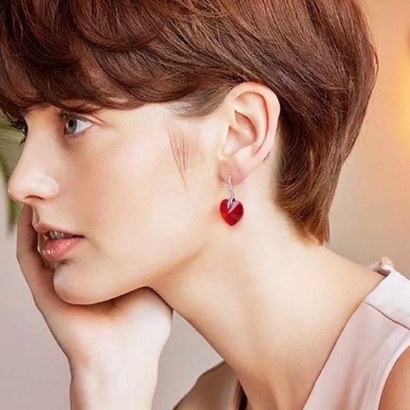 Women Silver Heart Crystals Earrings Dainty Jewelry - Picture 6 of 8